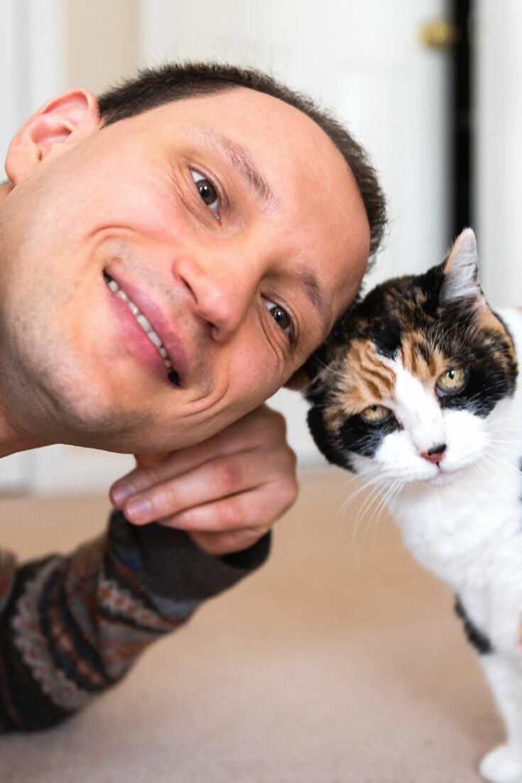 Why Do Cats Headbutt? 3 Stunning Reasons!