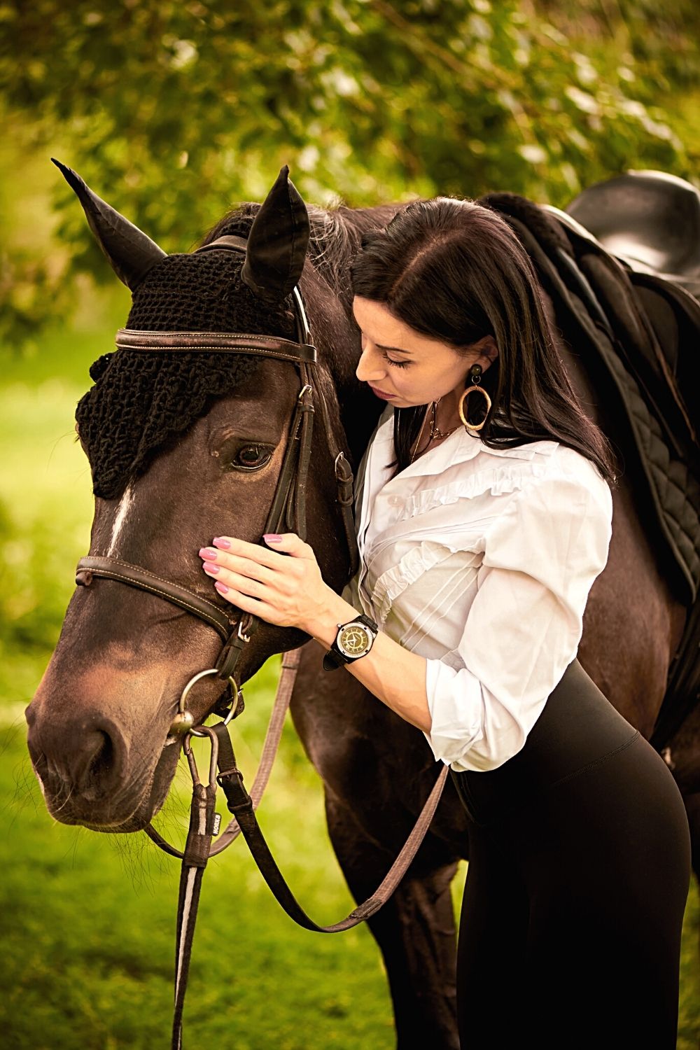 Horses are open to interacting with others and welcoming certain situations, a mark that they're humble animals