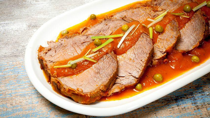 Avoid feeding foxes with cooked meat covered in sauce because some ingredients may be harmful to them Avoid feeding foxes with cooked meat covered in sauce because some ingredients may be harmful to them